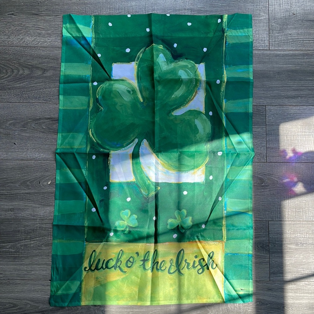 ST PATRICK'S DAY Luck O' the Irish 4 Shamrock Green Banner Flag